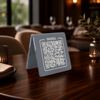 Pleksi QR Menü Standı – UV Baskı ve Lazer Markalama Seçenekli, Restoran ve Kafe Masa Karekodu