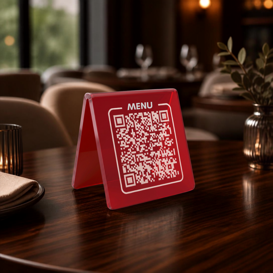 Pleksi QR Menü Standı – UV Baskı ve Lazer Markalama Seçenekli, Restoran ve Kafe Masa Karekodu
